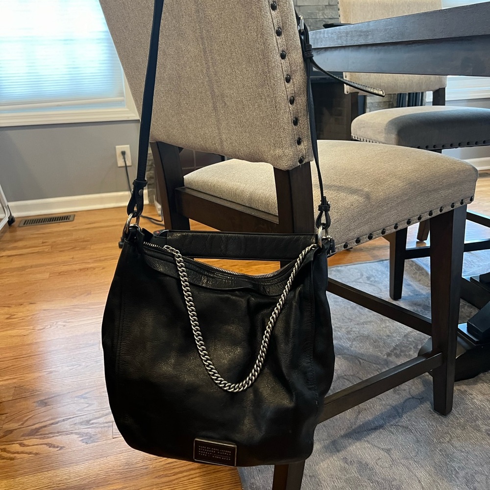 Marc Jacobs black leather shoulder bag. Like new condition